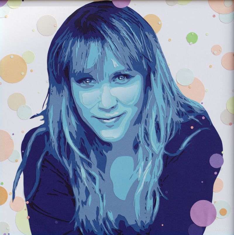 portrait bleu, de Nina Despres, en découpage collage papier sur fond de bulles. Par Carole b